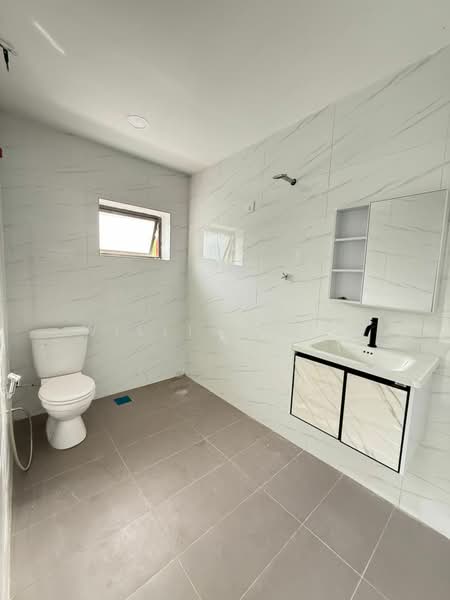 Rumah Berkembar untuk Dijual di Kampung Bahru (Johor Bahru) - William Tay - Bathroom - PropertyGuru.com.my
