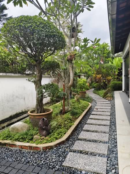Rumah Teres 2-Tingkat untuk Dijual di Taman Pelangi (Johor Bahru) - William Tay - Garden - PropertyGuru.com.my