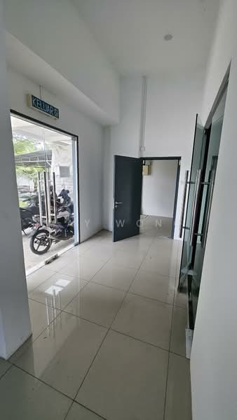 Kilang Berkembar untuk Dijual di Kawasan Perindustrian Kajang Jaya (Semenyih) - May Wong - Entrance - PropertyGuru.com.my