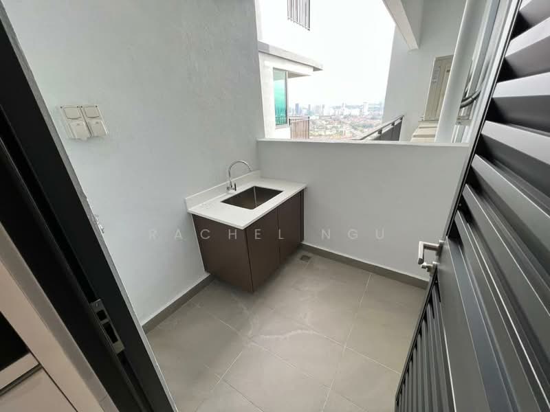 Kediaman Servis untuk Dijual di Megah Rise - Rachel Ngu - Balcony - PropertyGuru.com.my