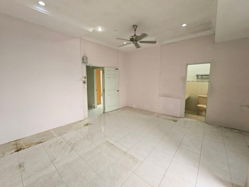 Rumah Teres 2-Tingkat untuk Dijual di Taman Pertama (Ipoh) - Qazin Khoo - Living Room - PropertyGuru.com.my