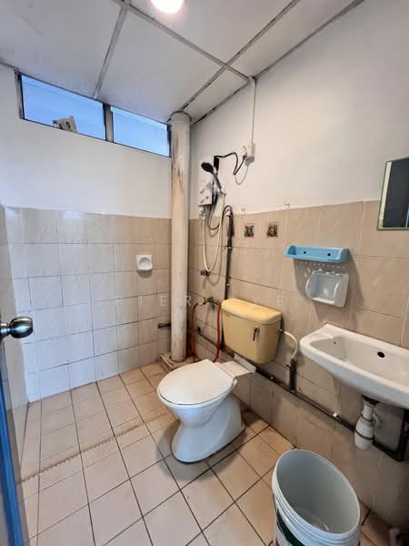 Apartment for Rent at Lake View Suites - Pier Lye - Bathroom - PropertyGuru.com.my