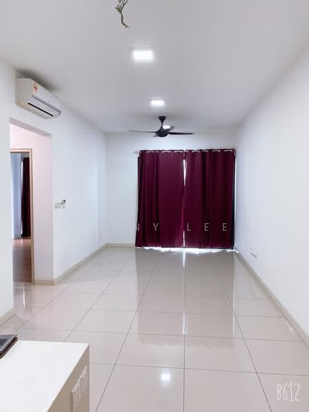 Kediaman Servis untuk Dijual di V-Residensi 2 - Danny Lee - Living Room - PropertyGuru.com.my