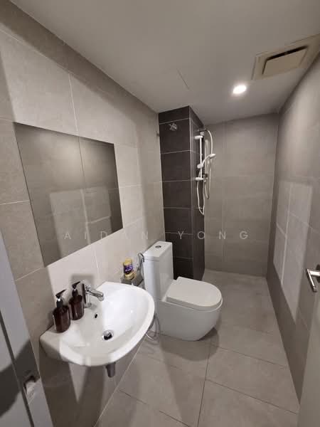 Kediaman Servis untuk Dijual di Pinnacle Petaling Jaya - Aidan Yong - Bathroom - PropertyGuru.com.my