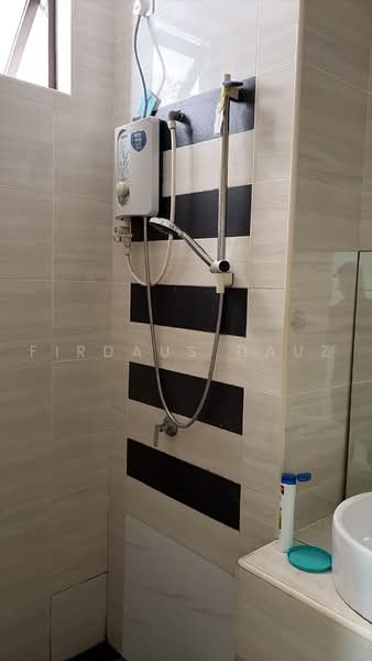 Kediaman Servis untuk Dijual di D'Summit Residences - Firdaus Dauz - Bathroom - PropertyGuru.com.my