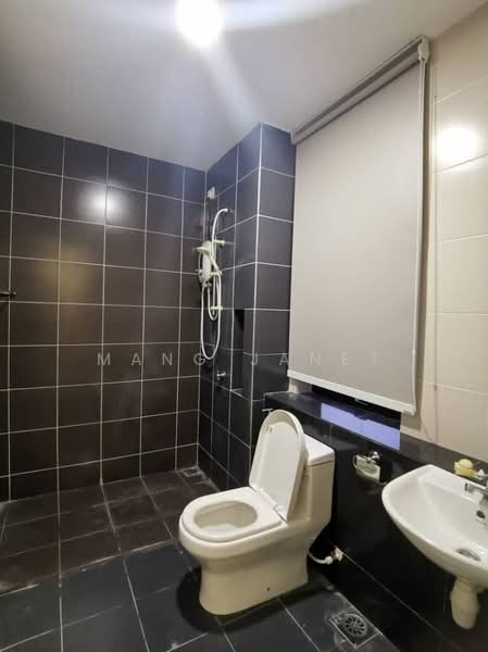 Pangsapuri untuk Dijual di Austin Regency (Pangsapuri Austin Perdana) - Mang Janet - Bathroom - PropertyGuru.com.my