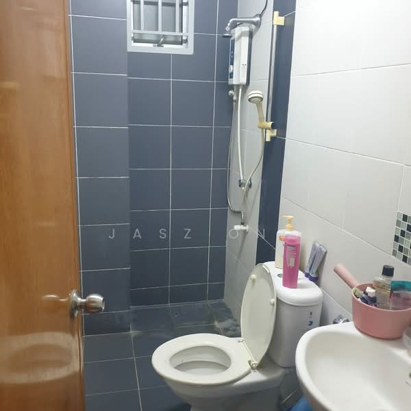 Kediaman Servis untuk Disewa di Zennith Suites (Pangsapuri Kebun Teh) - Jasz Ong - Bathroom - PropertyGuru.com.my