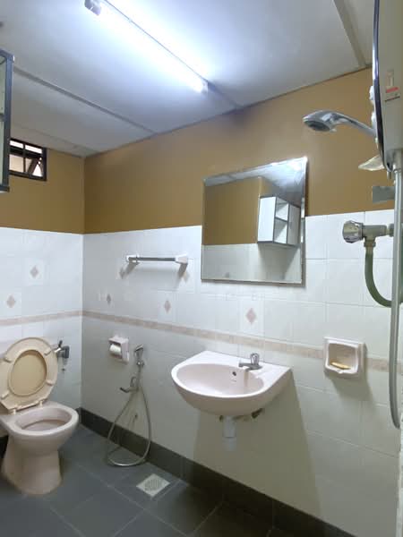Kondominium untuk Disewa di Vista Komanwel C - Chong De Yi - Bathroom - PropertyGuru.com.my