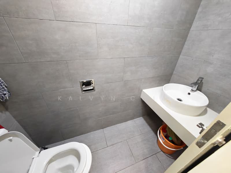 Kediaman Servis untuk Dijual di Arte Mont Kiara - Kalvyn Chia - Bathroom - PropertyGuru.com.my