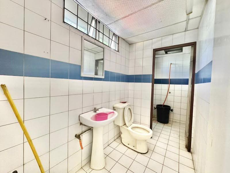 Pejabat untuk Disewa di Kuching (Sarawak) - Jeno Tan - Bathroom - PropertyGuru.com.my