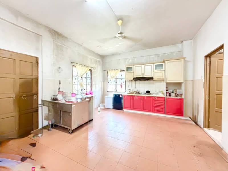 Bungalow House for Sale in Kajang (Selangor) - NORFADILAH ZAINUDDIN - Kitchen - PropertyGuru.com.my