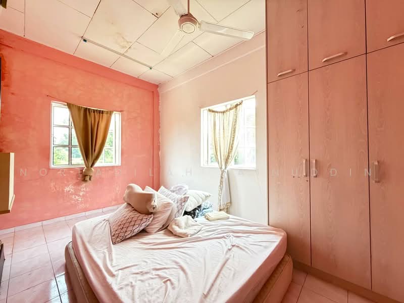 Bungalow House for Sale in Kajang (Selangor) - NORFADILAH ZAINUDDIN - Bedroom - PropertyGuru.com.my