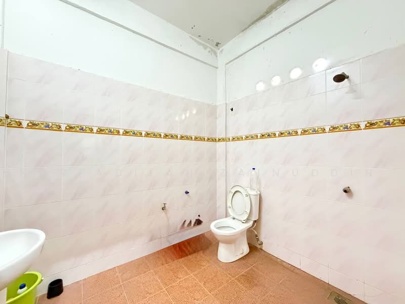 Bungalow House for Sale in Kajang (Selangor) - NORFADILAH ZAINUDDIN - Bathroom - PropertyGuru.com.my
