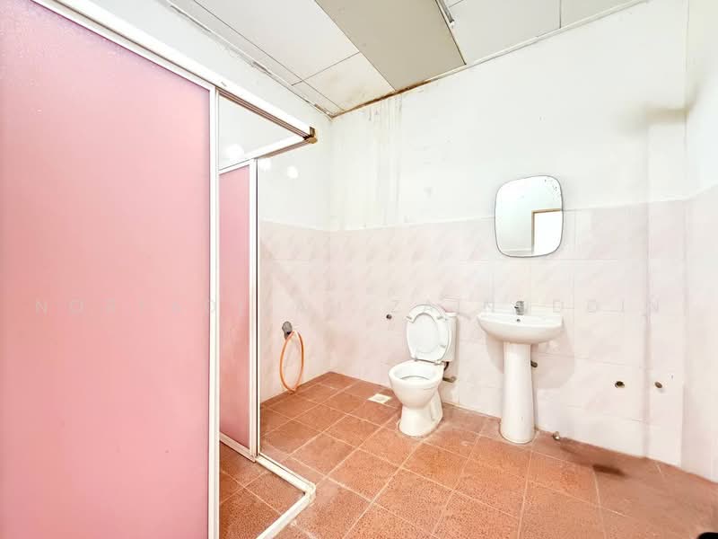 Bungalow House for Sale in Kajang (Selangor) - NORFADILAH ZAINUDDIN - Bathroom - PropertyGuru.com.my