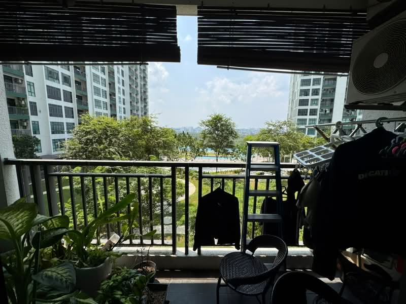 Kediaman Servis untuk Dijual di 8Scape Residence @ Sutera - Lui Lui - Balcony - PropertyGuru.com.my