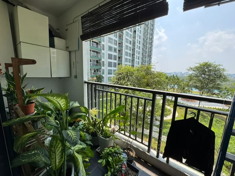 Kediaman Servis untuk Dijual di 8Scape Residence @ Sutera - Lui Lui - Balcony - PropertyGuru.com.my