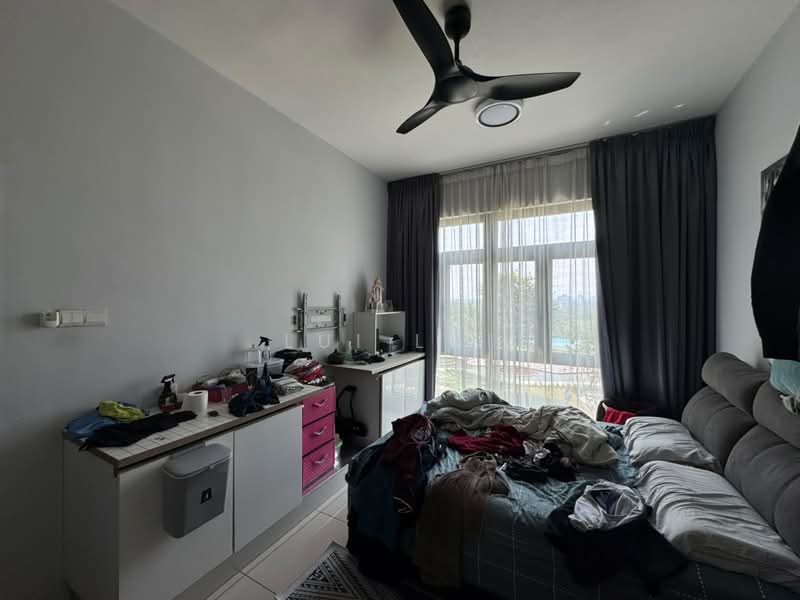 Kediaman Servis untuk Dijual di 8Scape Residence @ Sutera - Lui Lui - Bedroom - PropertyGuru.com.my