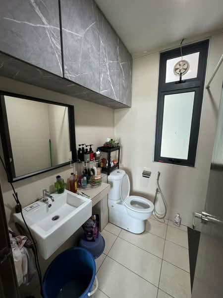 Kediaman Servis untuk Dijual di 8Scape Residence @ Sutera - Lui Lui - Bathroom - PropertyGuru.com.my