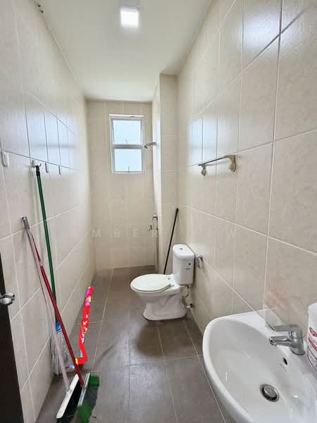 2-storey Terraced House for Sale in Taman Molek (Johor Bahru) - Amber Hew - Bathroom - PropertyGuru.com.my
