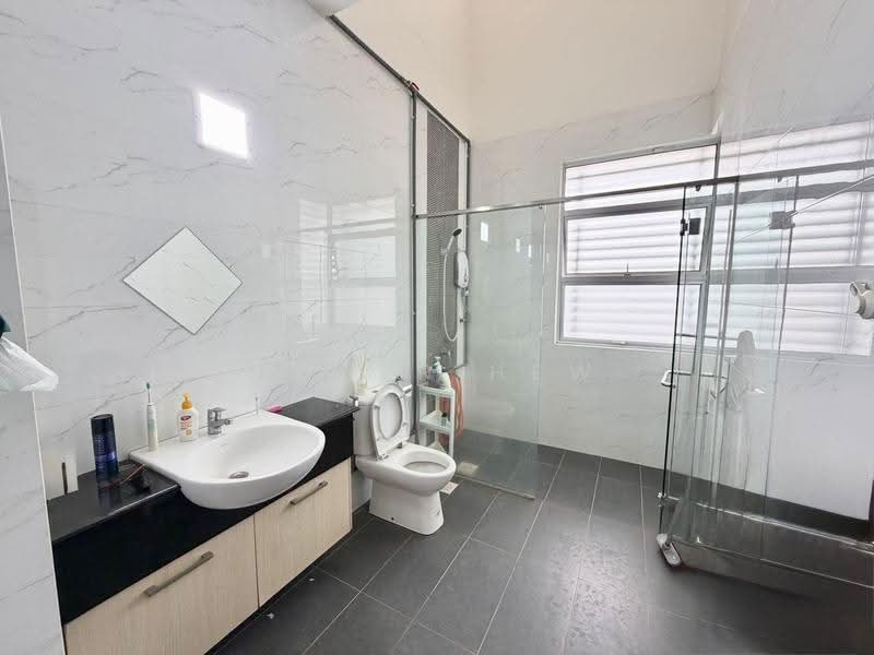 2-storey Terraced House for Sale in Taman Molek (Johor Bahru) - Amber Hew - Bathroom - PropertyGuru.com.my