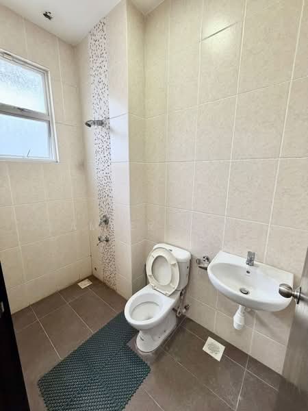 2-storey Terraced House for Sale in Taman Molek (Johor Bahru) - Amber Hew - Bathroom - PropertyGuru.com.my