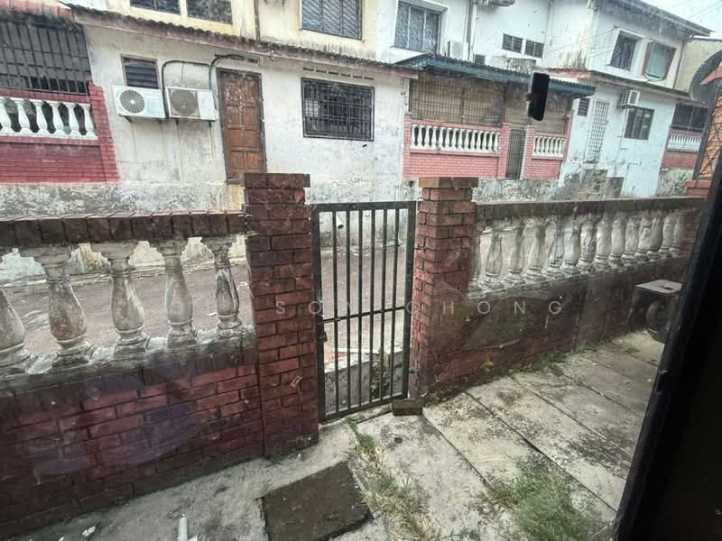 Rumah Teres 2-Tingkat untuk Dijual di Taman Johor Jaya (Johor Bahru) - Johnson Chong - Exterior - PropertyGuru.com.my