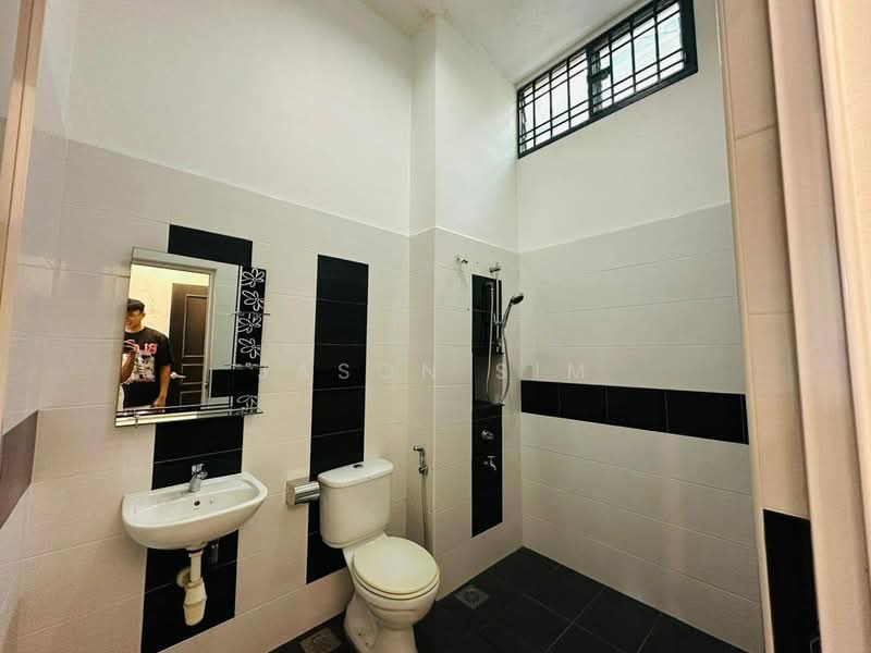 2-storey Terraced House for Sale in Taman Sri Pulai Perdana (Skudai) - Jason Sim - Bathroom - PropertyGuru.com.my