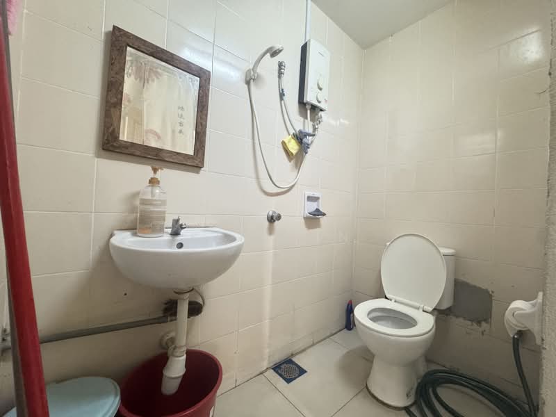 Rumah Teres 2.5-Tingkat untuk Dijual di Taman Bukit Serdang (Seri Kembangan) - KEN TAN - Bathroom - PropertyGuru.com.my