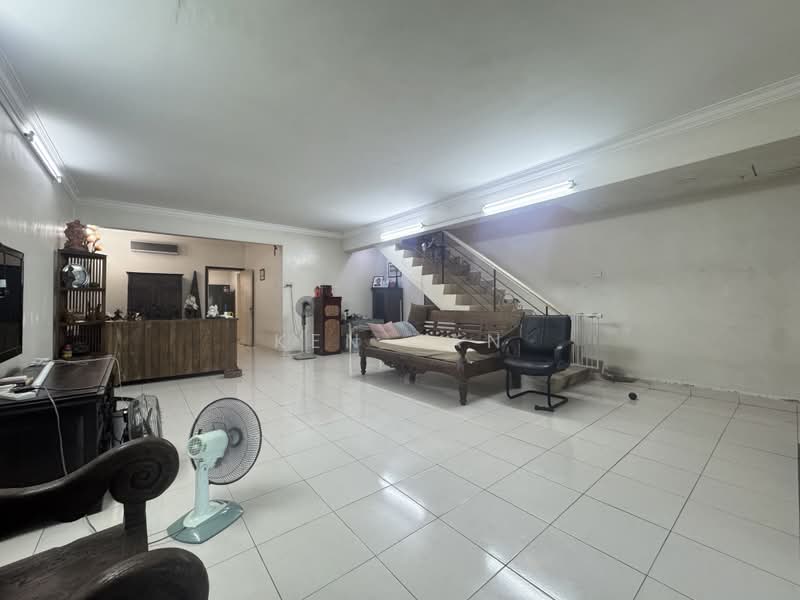 Rumah Teres 2.5-Tingkat untuk Dijual di Taman Bukit Serdang (Seri Kembangan) - KEN TAN - Living Room - PropertyGuru.com.my
