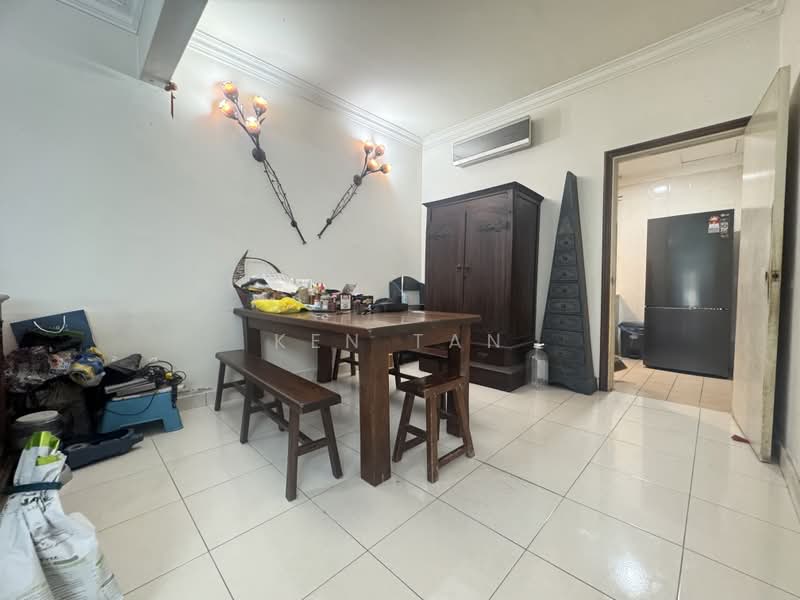 Rumah Teres 2.5-Tingkat untuk Dijual di Taman Bukit Serdang (Seri Kembangan) - KEN TAN - Dining Room - PropertyGuru.com.my
