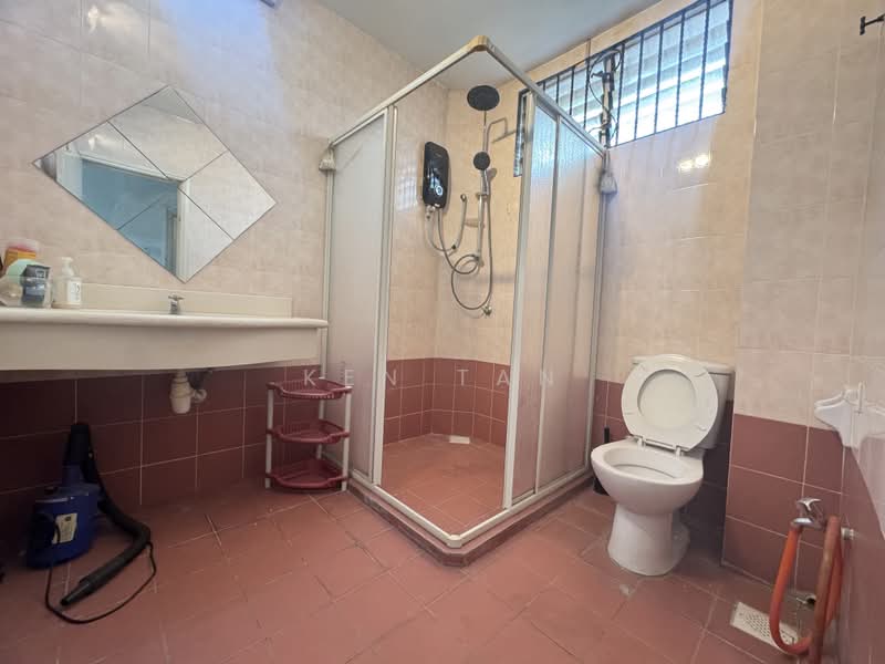 Rumah Teres 2.5-Tingkat untuk Dijual di Taman Bukit Serdang (Seri Kembangan) - KEN TAN - Bathroom - PropertyGuru.com.my