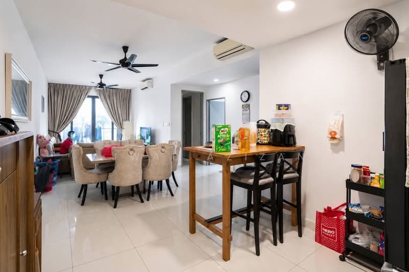 Kondominium untuk Dijual di Infiniti 3 Residences - Ajwad Azizan - Living Room - PropertyGuru.com.my