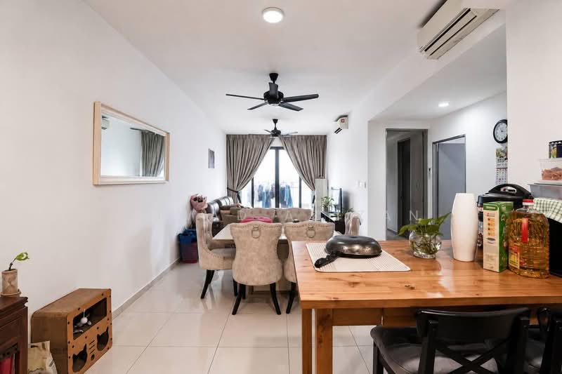 Kondominium untuk Dijual di Infiniti 3 Residences - Ajwad Azizan - Living Room - PropertyGuru.com.my