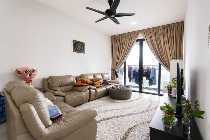 Kondominium untuk Dijual di Infiniti 3 Residences - Ajwad Azizan - Living Room - PropertyGuru.com.my