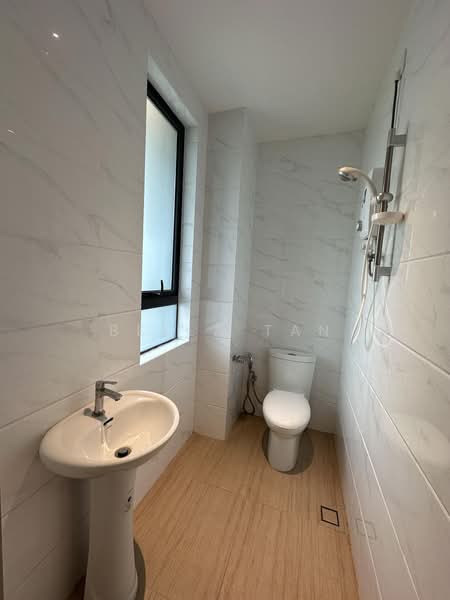 Condominium for Sale at Forest City - Bella Tan - Bathroom - PropertyGuru.com.my