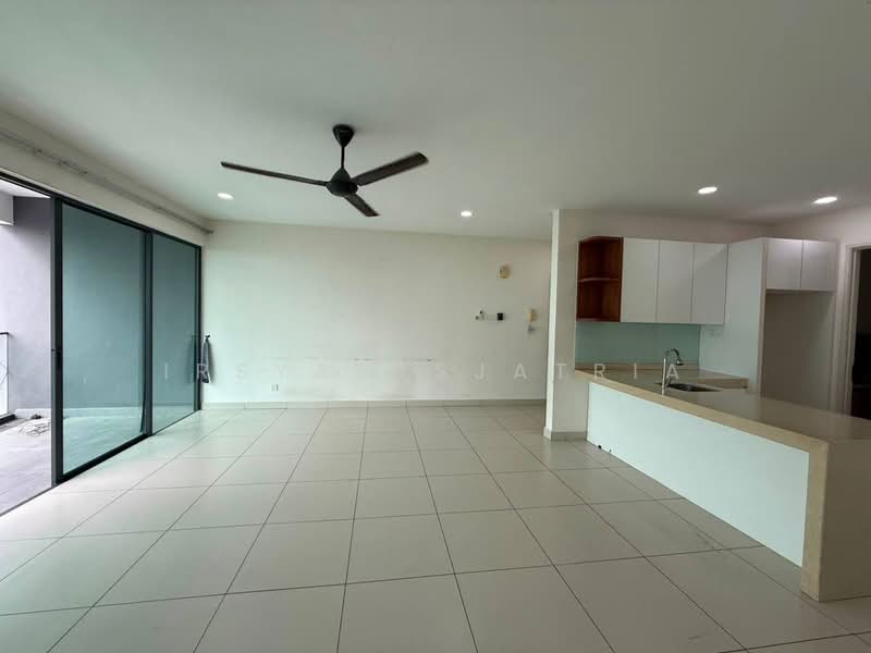 Kondominium untuk Disewa di Cristal Serin Residence - Irsyam Sjatria - Living Room - PropertyGuru.com.my