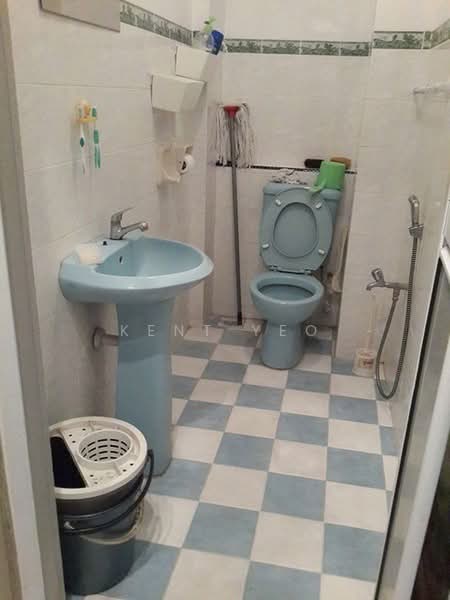 Apartment for Sale at Tasik Heights Apartment - Kent Yeo - Bathroom - PropertyGuru.com.my