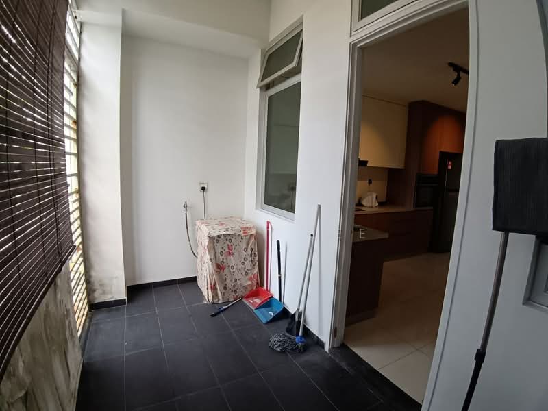 2-storey Terraced House for Sale in Taman Mount Austin (Tebrau) - Mindy Lee - Balcony - PropertyGuru.com.my