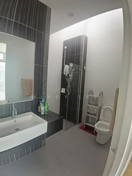 2-storey Terraced House for Sale in Taman Mount Austin (Tebrau) - Mindy Lee - Bathroom - PropertyGuru.com.my