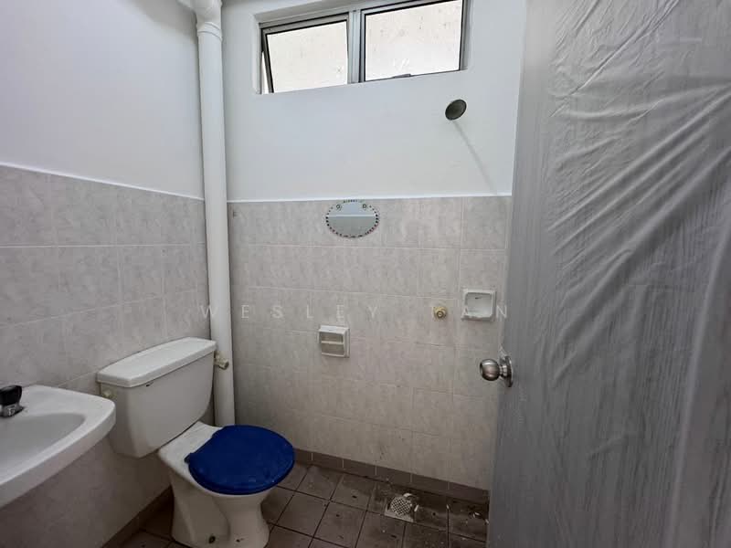 Pangsapuri untuk Dijual di Pangsapuri Mata Kuching - Wesley Tan - Bathroom - PropertyGuru.com.my