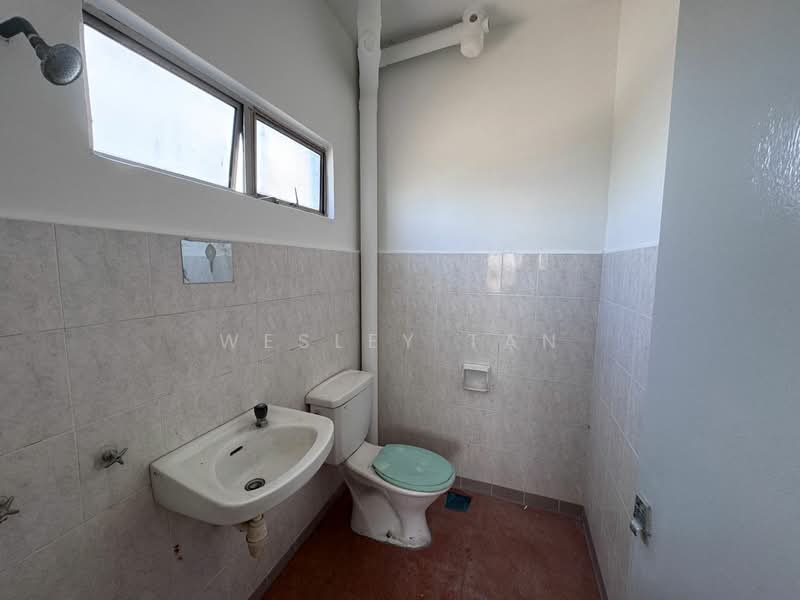 Pangsapuri untuk Dijual di Pangsapuri Mata Kuching - Wesley Tan - Bathroom - PropertyGuru.com.my