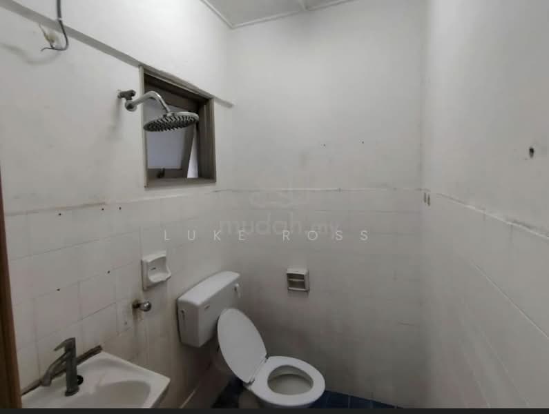 Apartment for Rent at Pandan Lake View - Luke Ross - Bathroom - PropertyGuru.com.my