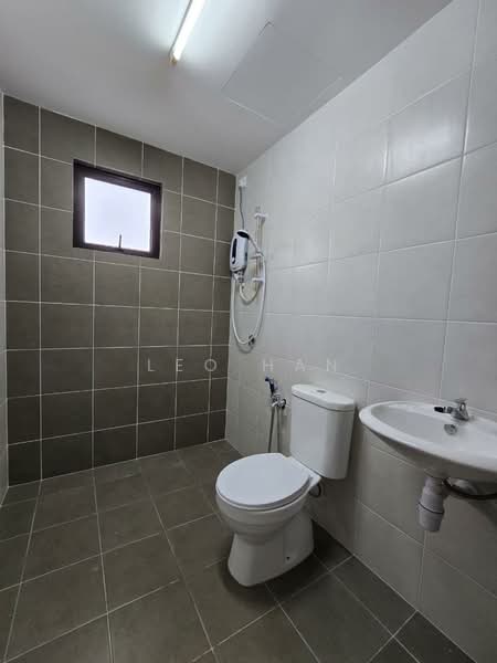 Kondominium untuk Disewa di Dezire Hill Residence - Leo Han - Bathroom - PropertyGuru.com.my