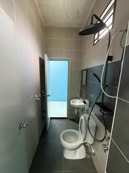 2-storey Terraced House for Sale in Taman Kempas Baru (Tampoi) - Jason Sim - Bathroom - PropertyGuru.com.my