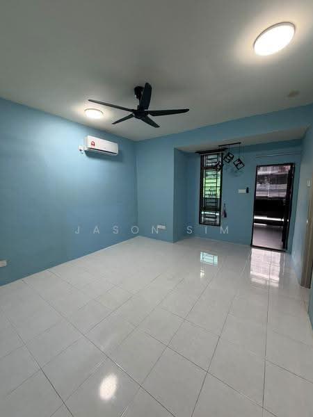 2-storey Terraced House for Sale in Taman Kempas Baru (Tampoi) - Jason Sim - Living Room - PropertyGuru.com.my