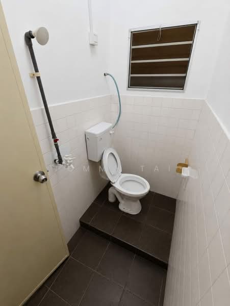 1.5-storey Terraced House for Rent in Taman Pelangi (Johor Bahru) - Tommy Tai - Bathroom - PropertyGuru.com.my