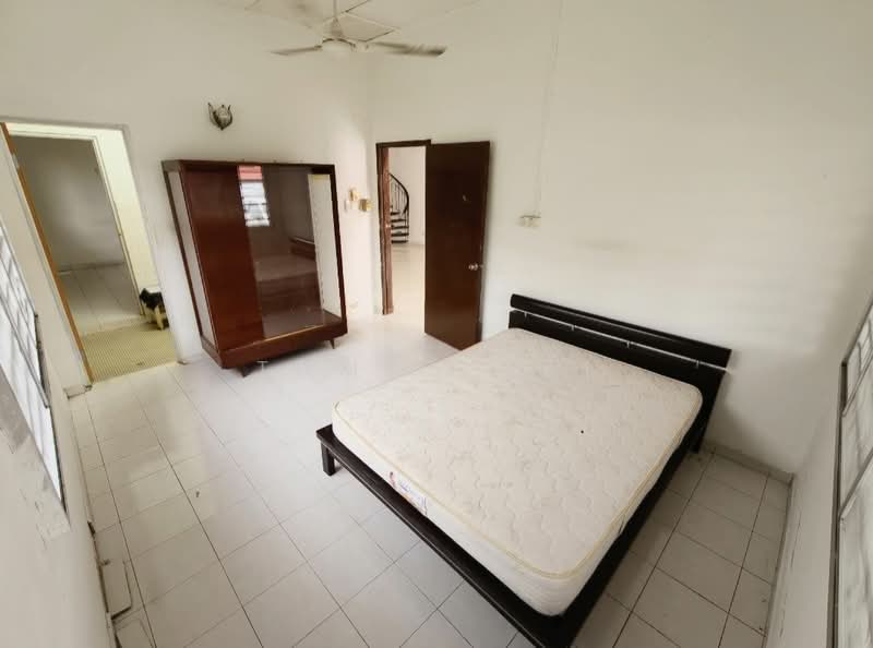 1.5-storey Terraced House for Rent in Taman Pelangi (Johor Bahru) - Tommy Tai - Bedroom - PropertyGuru.com.my