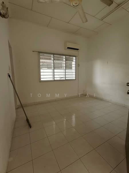 1.5-storey Terraced House for Rent in Taman Pelangi (Johor Bahru) - Tommy Tai - Interior - PropertyGuru.com.my