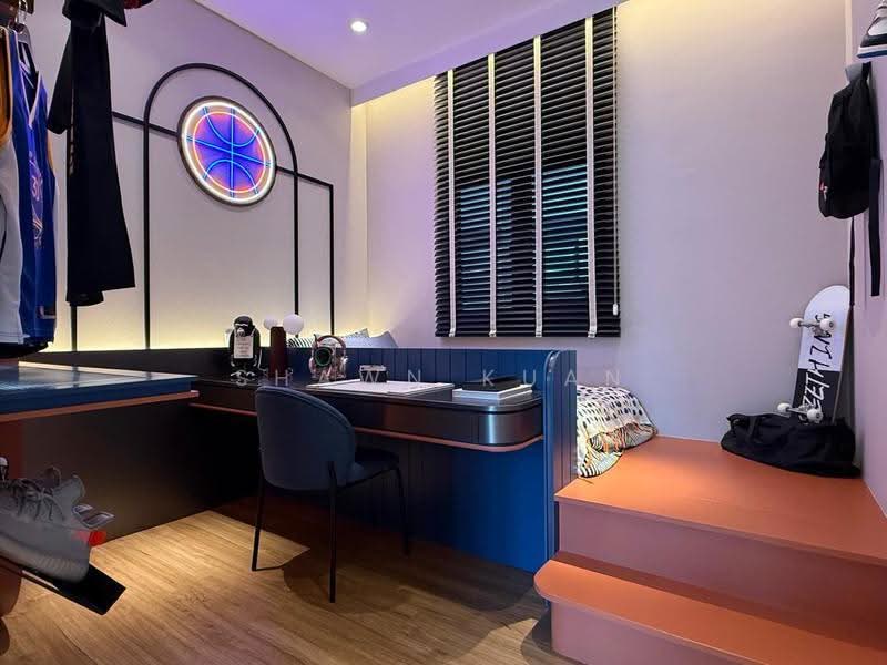 Kediaman Servis untuk Dijual di Stellaris @ Riana Dutamas - Shawn Kuan - Bedroom - PropertyGuru.com.my