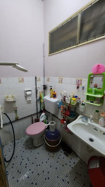 1-storey Terraced House for Sale in Taman Pelangi (Johor Bahru) - Jason Sim - Bathroom - PropertyGuru.com.my